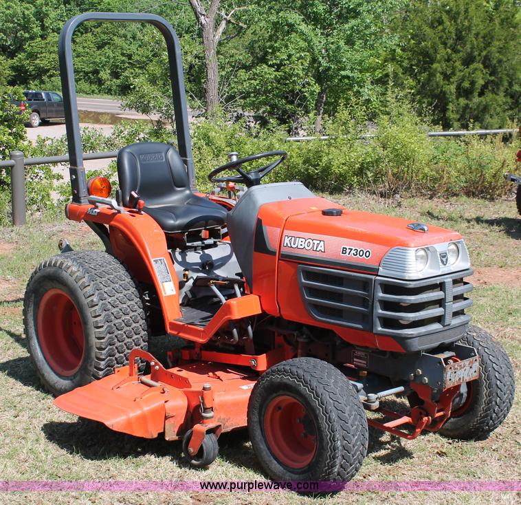 image for item H5827 1998 Kubota B7300 MFWD tractor