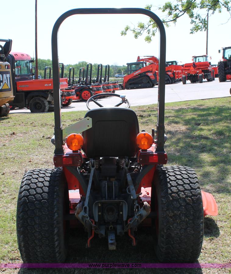 image for item H5827 1998 Kubota B7300 MFWD tractor