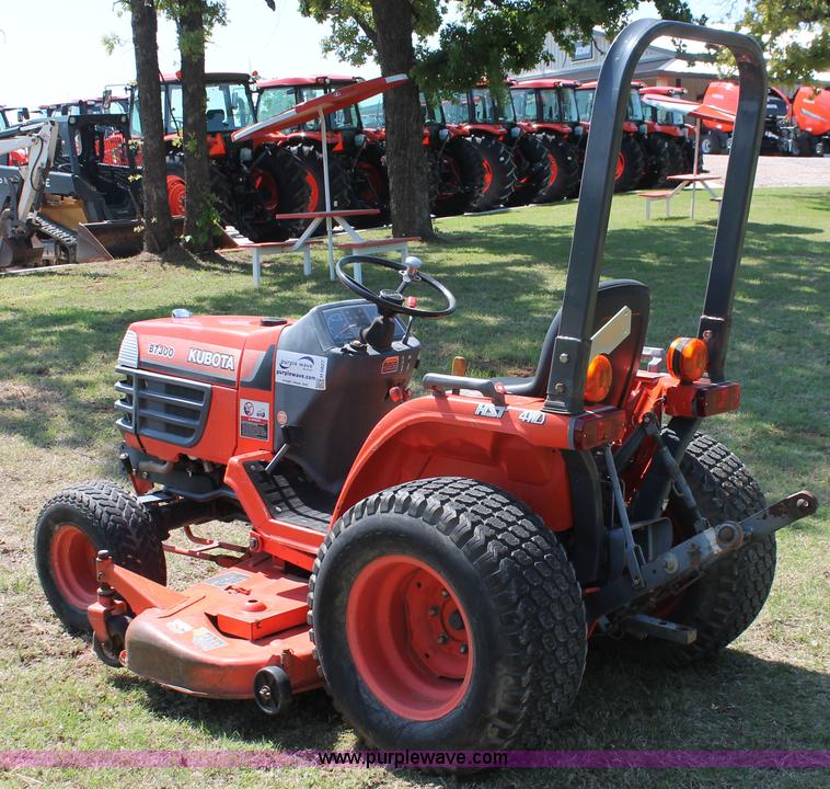 image for item H5827 1998 Kubota B7300 MFWD tractor