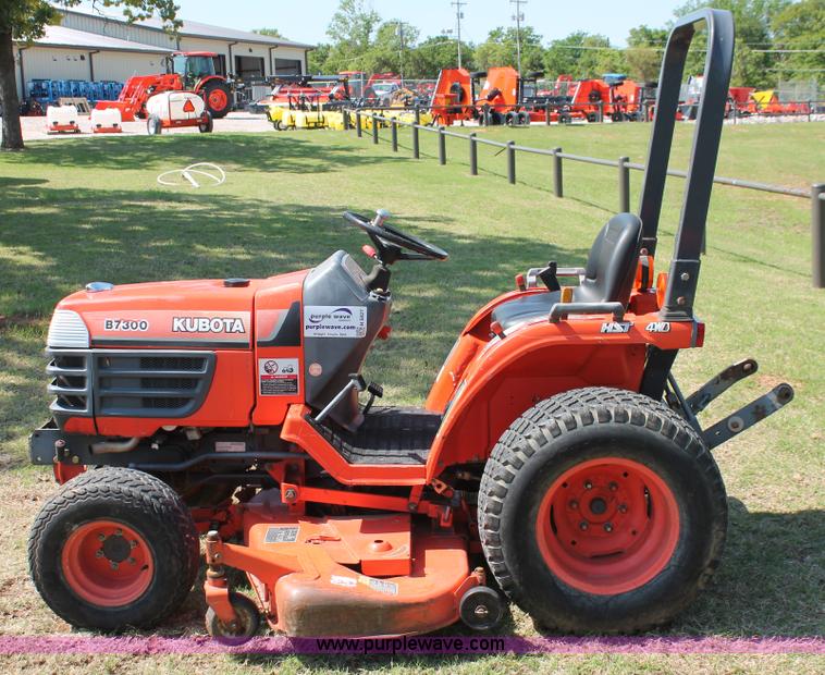 image for item H5827 1998 Kubota B7300 MFWD tractor