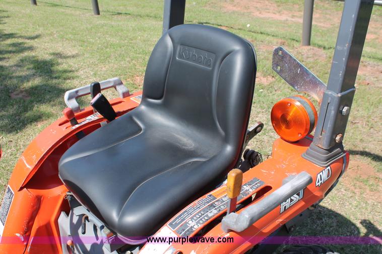 image for item H5827 1998 Kubota B7300 MFWD tractor