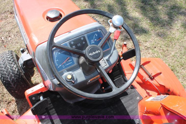 image for item H5827 1998 Kubota B7300 MFWD tractor