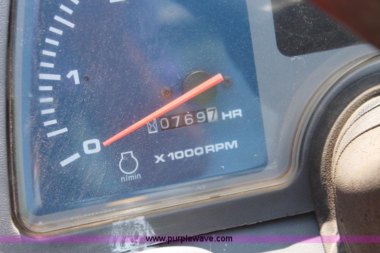 image for item H5827 1998 Kubota B7300 MFWD tractor