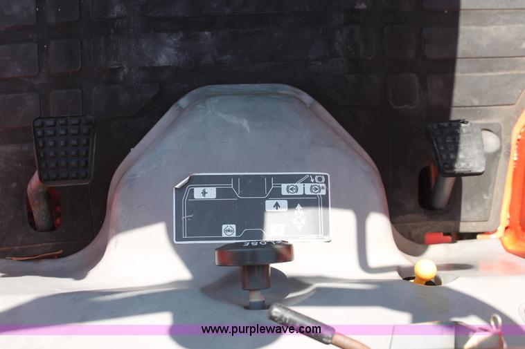 image for item H5827 1998 Kubota B7300 MFWD tractor