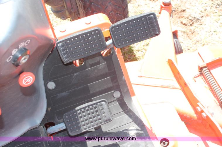 image for item H5827 1998 Kubota B7300 MFWD tractor