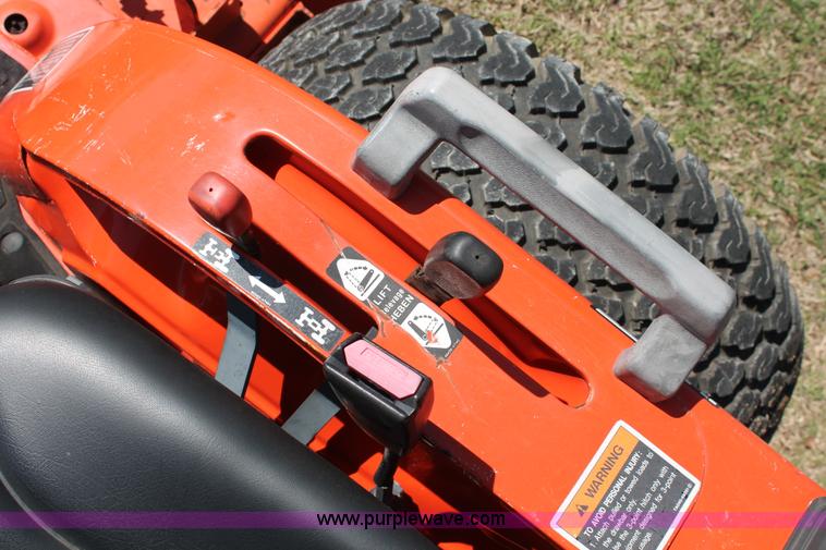 image for item H5827 1998 Kubota B7300 MFWD tractor