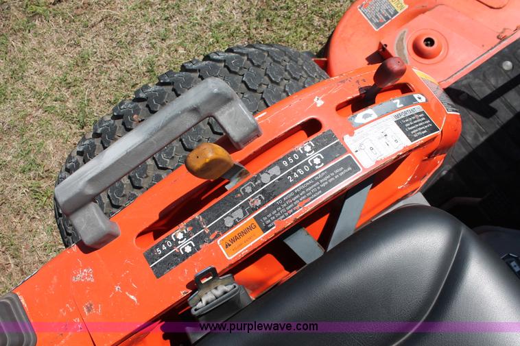 image for item H5827 1998 Kubota B7300 MFWD tractor