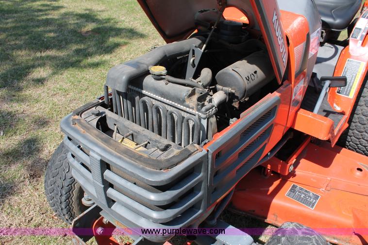 image for item H5827 1998 Kubota B7300 MFWD tractor