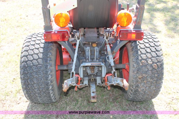 image for item H5827 1998 Kubota B7300 MFWD tractor