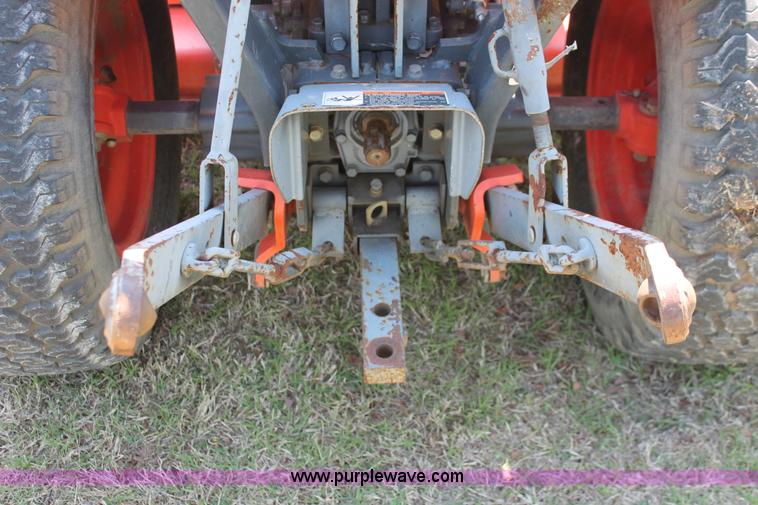 image for item H5827 1998 Kubota B7300 MFWD tractor