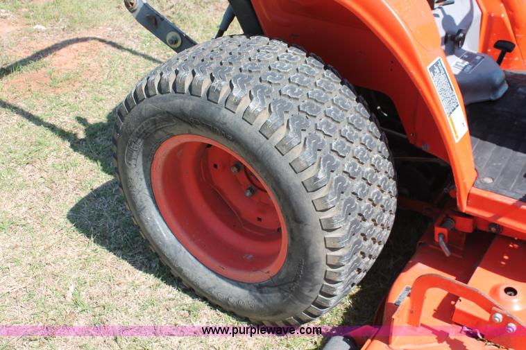 image for item H5827 1998 Kubota B7300 MFWD tractor