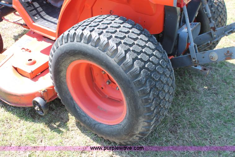 image for item H5827 1998 Kubota B7300 MFWD tractor