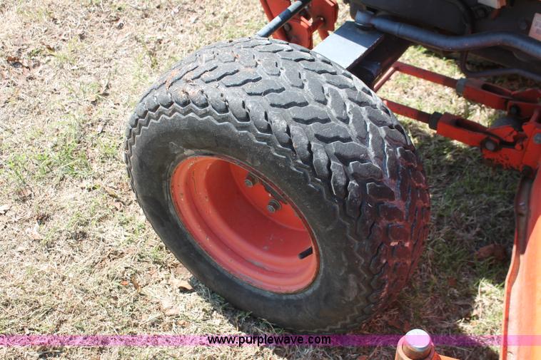 image for item H5827 1998 Kubota B7300 MFWD tractor