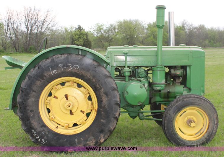 image for item H5839 John Deere D tractor