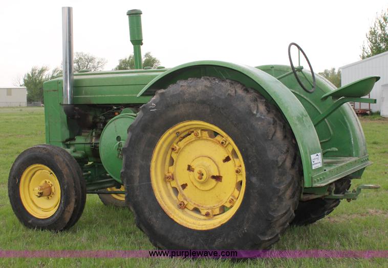 image for item H5839 John Deere D tractor
