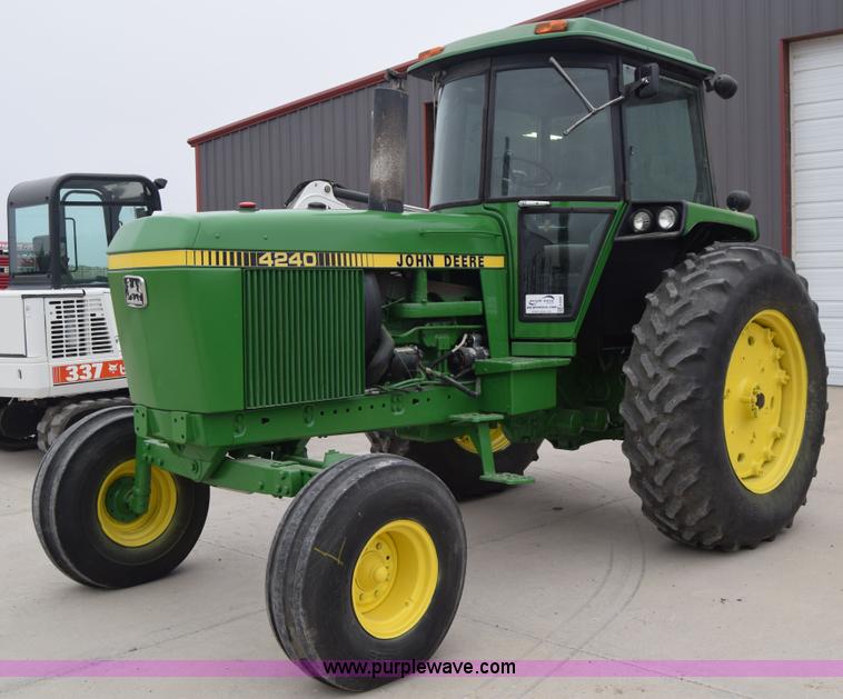 image for item H8585 1980 John Deere 4240 tractor