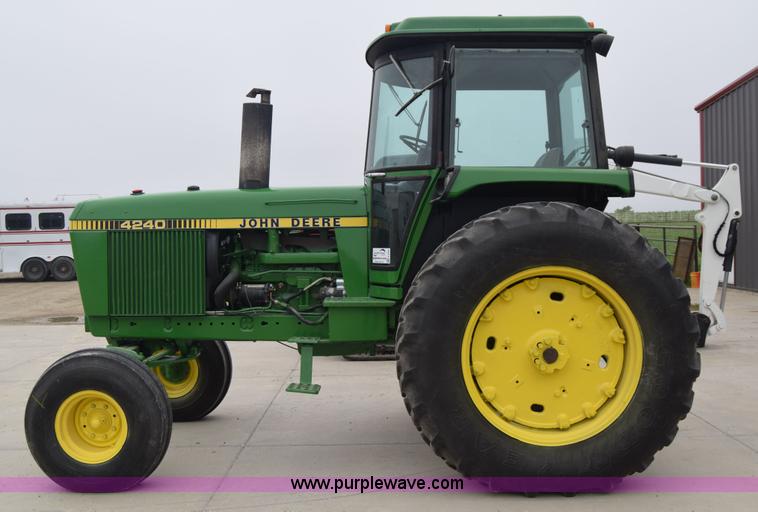 image for item H8585 1980 John Deere 4240 tractor