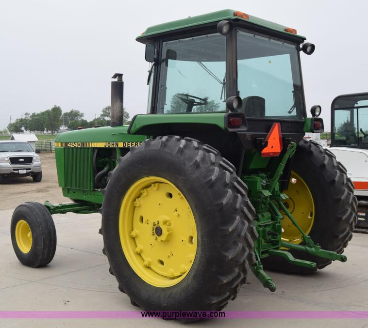 image for item H8585 1980 John Deere 4240 tractor