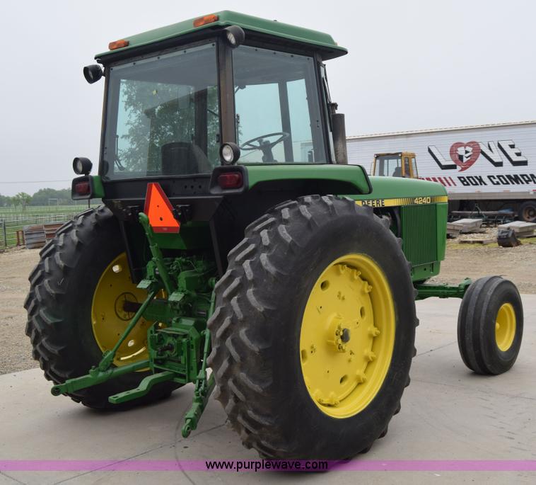 image for item H8585 1980 John Deere 4240 tractor