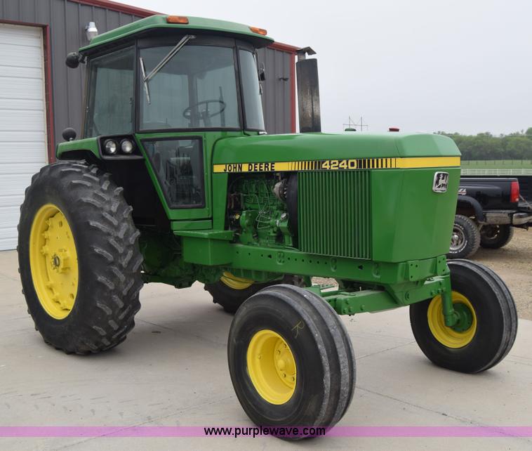 image for item H8585 1980 John Deere 4240 tractor