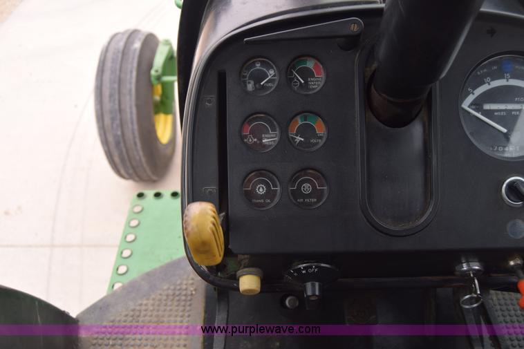image for item H8585 1980 John Deere 4240 tractor
