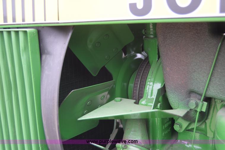 image for item H8585 1980 John Deere 4240 tractor