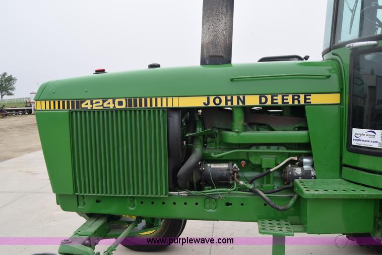 image for item H8585 1980 John Deere 4240 tractor