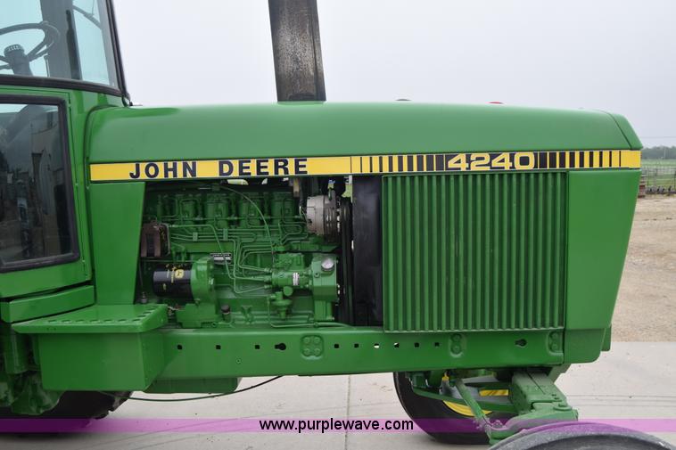 image for item H8585 1980 John Deere 4240 tractor