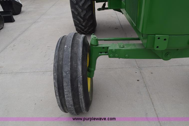 image for item H8585 1980 John Deere 4240 tractor