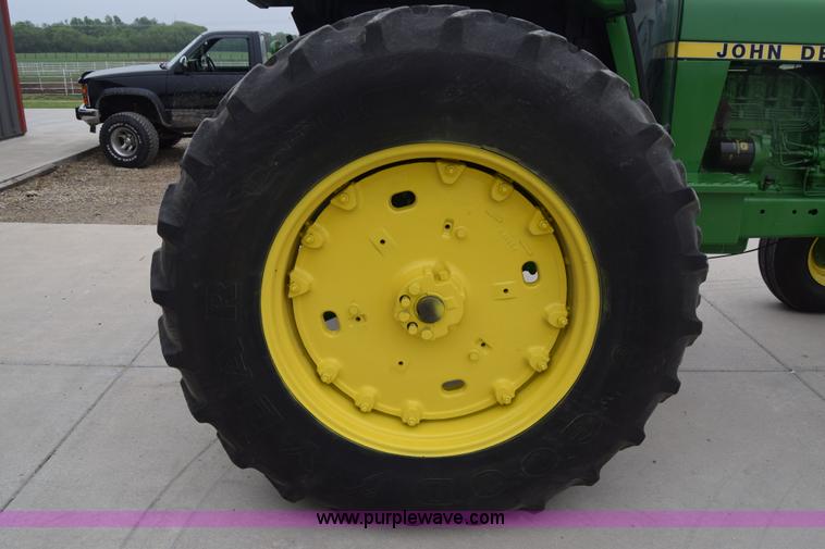 image for item H8585 1980 John Deere 4240 tractor