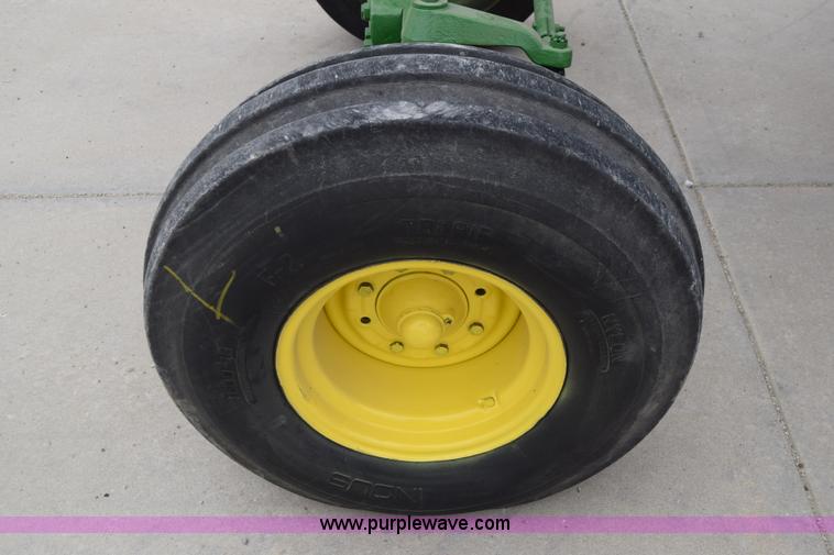 image for item H8585 1980 John Deere 4240 tractor