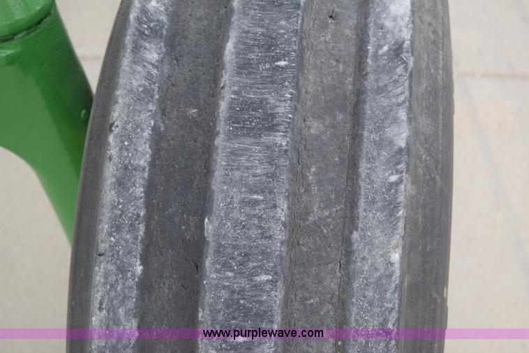 image for item H8585 1980 John Deere 4240 tractor