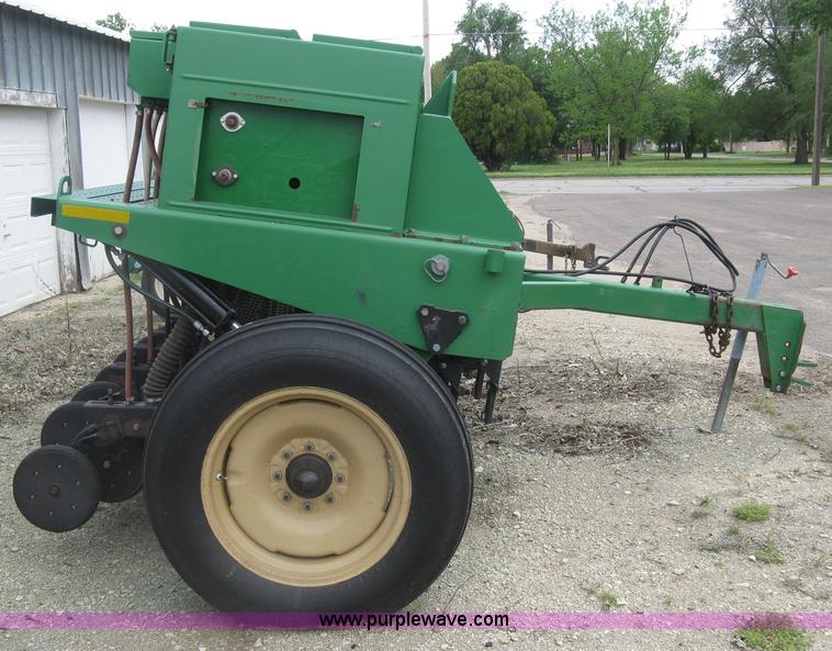 image for item H8592 2001 Great Plains 1005NG no-till drill