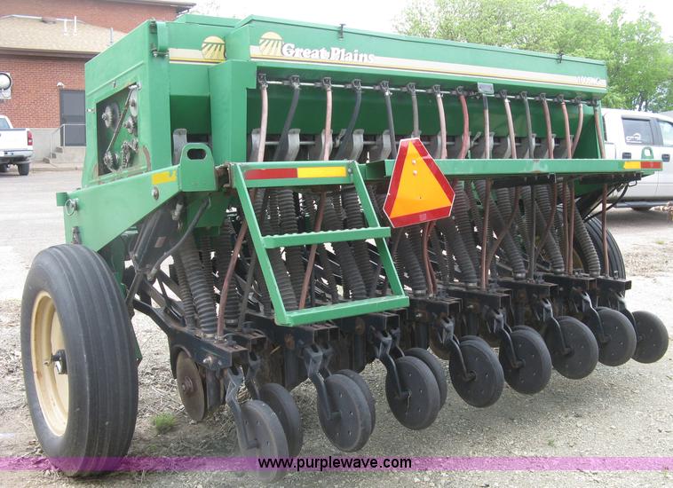 image for item H8592 2001 Great Plains 1005NG no-till drill