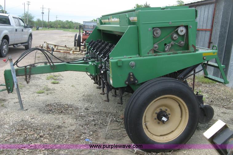 image for item H8592 2001 Great Plains 1005NG no-till drill