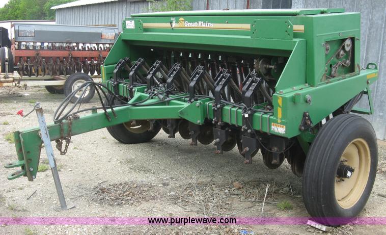 image for item H8592 2001 Great Plains 1005NG no-till drill