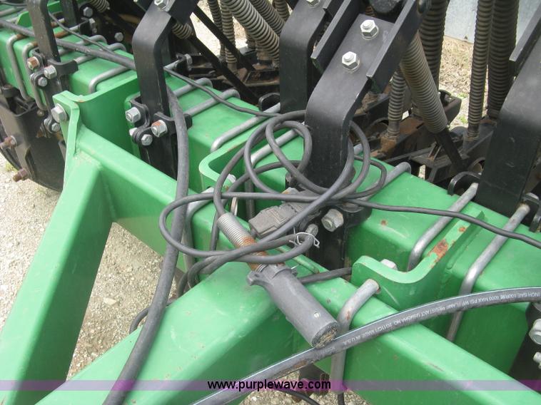 image for item H8592 2001 Great Plains 1005NG no-till drill