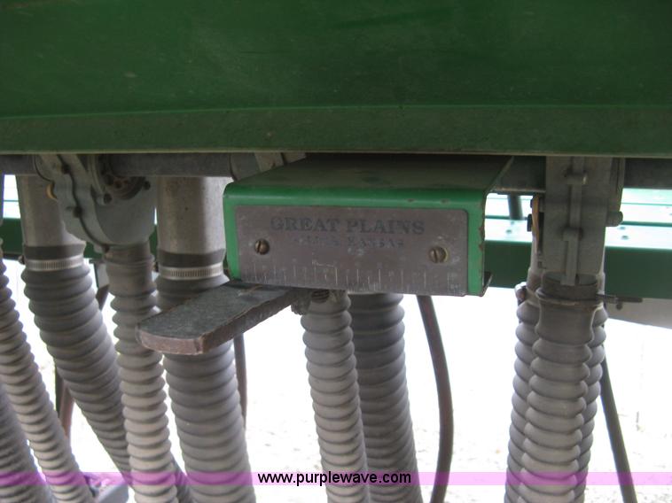 image for item H8592 2001 Great Plains 1005NG no-till drill