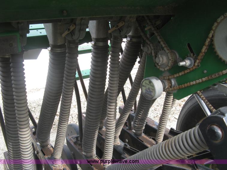 image for item H8592 2001 Great Plains 1005NG no-till drill