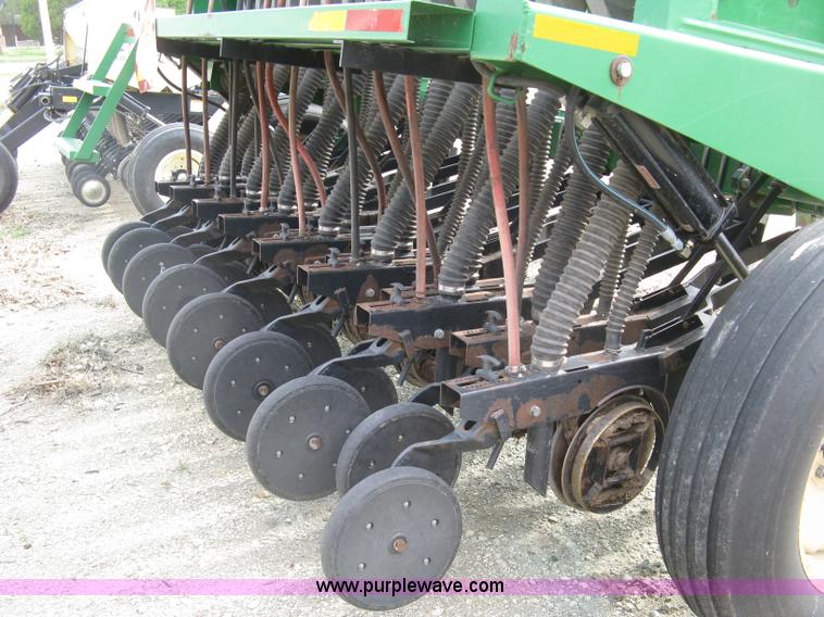 image for item H8592 2001 Great Plains 1005NG no-till drill