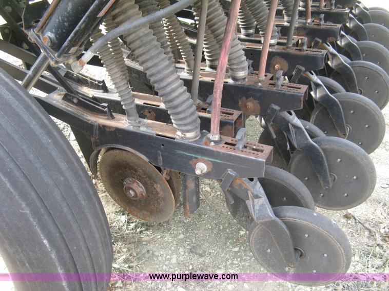 image for item H8592 2001 Great Plains 1005NG no-till drill