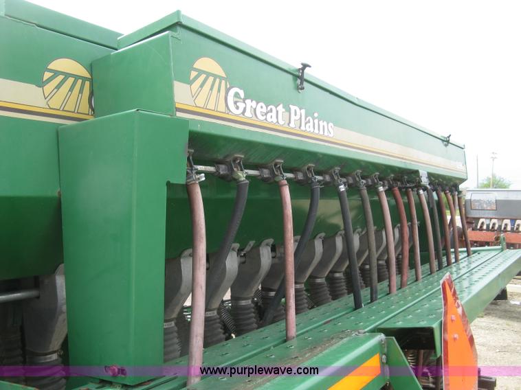 image for item H8592 2001 Great Plains 1005NG no-till drill