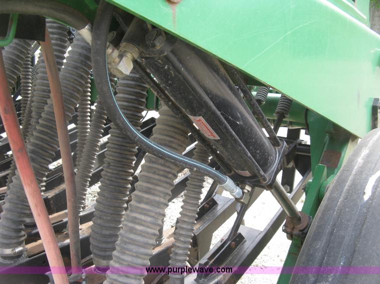 image for item H8592 2001 Great Plains 1005NG no-till drill