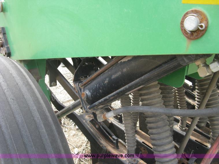 image for item H8592 2001 Great Plains 1005NG no-till drill