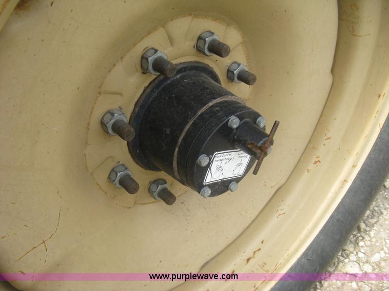 image for item H8592 2001 Great Plains 1005NG no-till drill