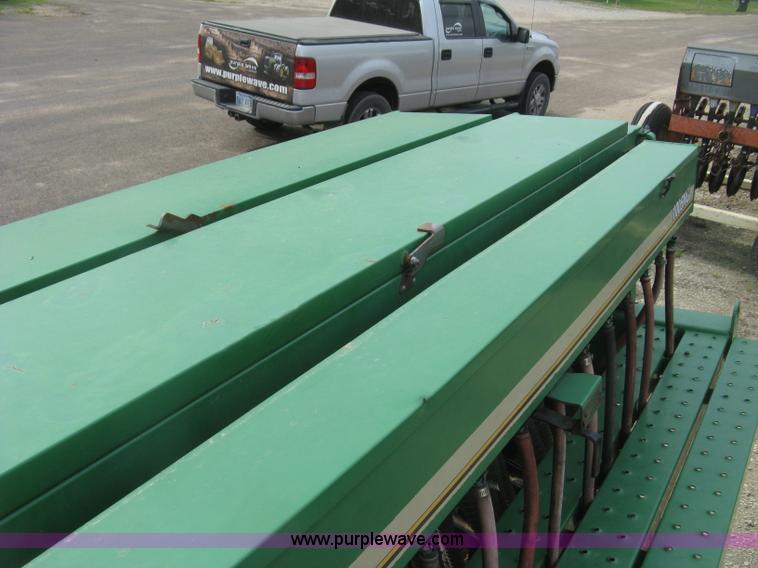 image for item H8592 2001 Great Plains 1005NG no-till drill