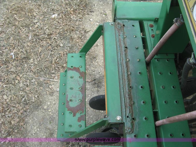 image for item H8592 2001 Great Plains 1005NG no-till drill