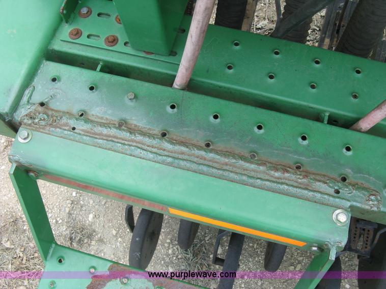 image for item H8592 2001 Great Plains 1005NG no-till drill