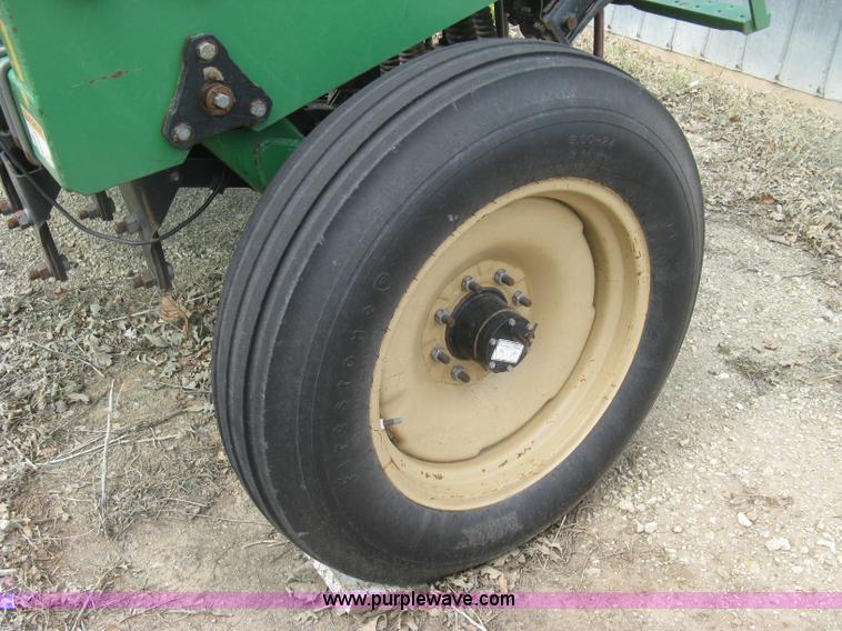 image for item H8592 2001 Great Plains 1005NG no-till drill