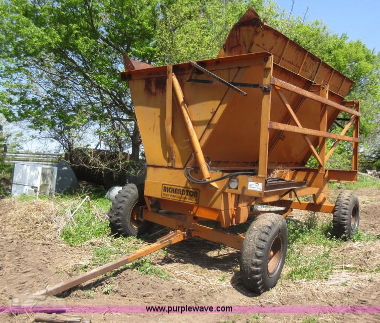 image for item I4592 Richardton multi-purpose side dump wagon